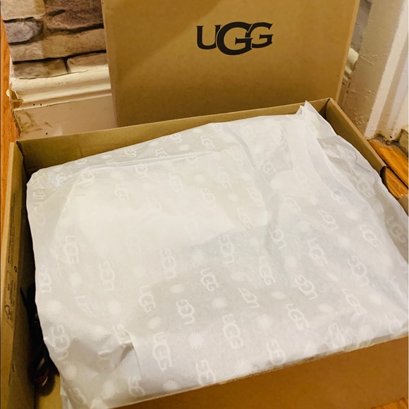 Authentic UGG BOOM Ankle lace back boots NIB - Picture 13 of 13